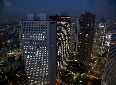 Les gratte-ciel vus de nuit