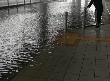 L'eau a noyé les routes