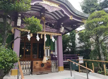 Le sanctuaire violet des onigiri