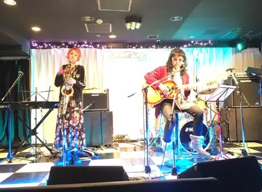 Mimi et Takuya Tachibana. Studio Himawari , Karaoké