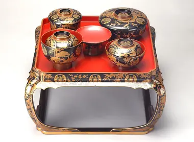 Plateau et bols laqués