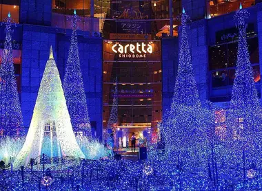 Caretta_Shiodome_at_night_1