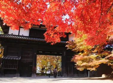 Entrée d'un temple à Aomori Entrée d'un temple à Aomori