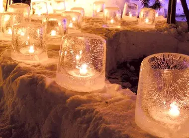 Certaines illuminations sont simplement posées sur la glace Certaines illuminations sont simplement posées sur la glace