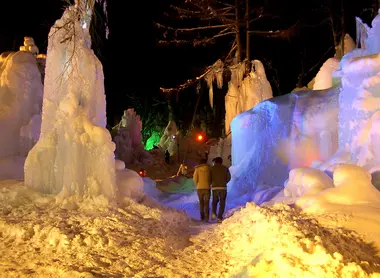 Un parcours a été aménagé dans la glace Un parcours a été aménagé dans la glace