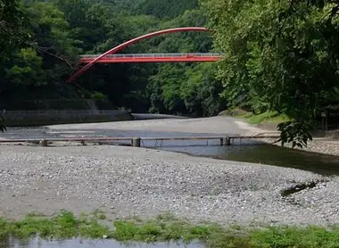 Hanno-gawara et son pont emblématique Hanno-gawara et son pont emblématique