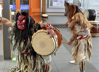 Spectacle de Namahage dans les rues d'Akita