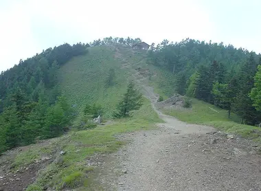 Sentier dans le mont Kumotori