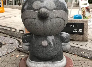baikinman-statue
