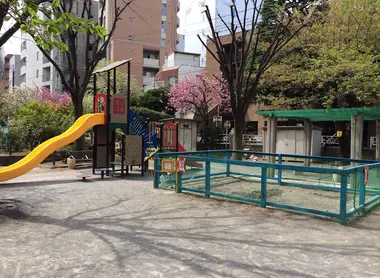 Aire de jeux pour enfants à Hiroo