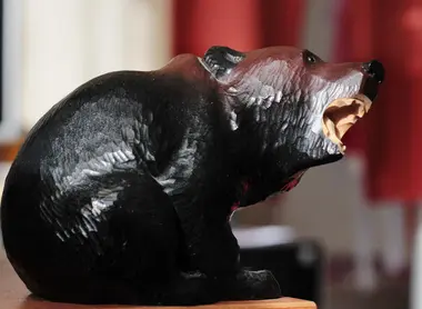 Ours en bois sculpté