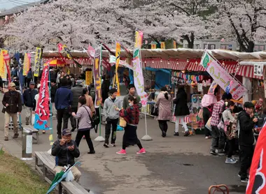 Les stands du Kitakami sakura matsuri Les stands du Kitakami sakura matsuri