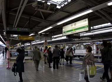 Quais de la Yamanote dans la gare d'Ikebukuro