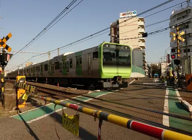 Le seul et unique passage à niveau de la Yamanote Le seul et unique passage à niveau de la Yamanote