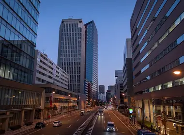 Le quartier de Sengakuji de nuit 