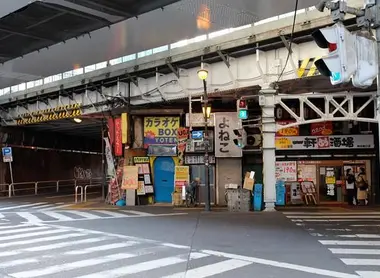 Entrée niveau rue de la gare de Kanda