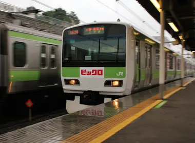 Quai Yamanote à Uguisudani Quai Yamanote à Uguisudani