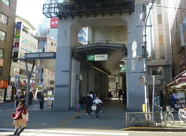 La gare d'Akihabara - Sortie Showadori La gare d'Akihabara - Sortie Showadori