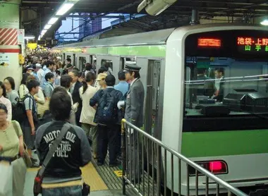 La Yamanote à la gare de Shinjuku
