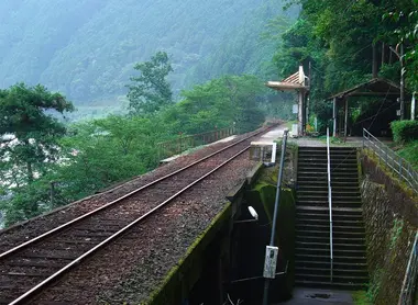 la gare de Naguwa sur la ligne NishikigawaSeiryu la gare de Naguwa sur la ligne Nishikigawa