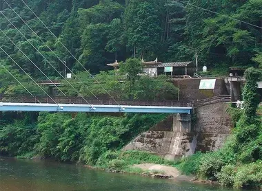 Naguwa, sur la ligne Nishikigawa Seiryû Naguwa, sur la ligne Nishikigawa Seiryû