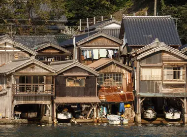 Les funaya du village de Ine
