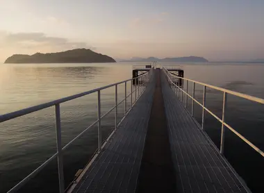 Naoshima à l'aube près de Tsutsuji-so