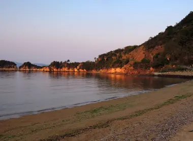 Lever de soleil sur la plage de Tsutsuji-so à Naoshima