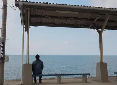 Seul devant l'Océan, gare de Shimonada