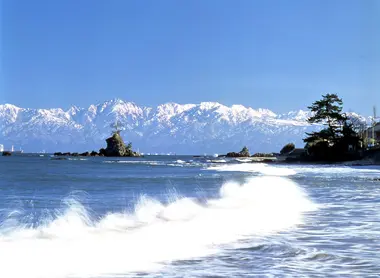 Les Alpes japonaises vues depuis la plage de Amaharashi