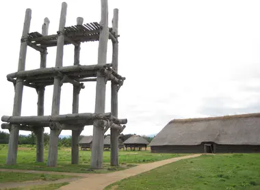 Tour à 6 pylônes