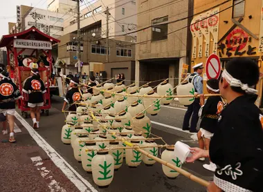 Un groupe en préparation juste avant la grande parade