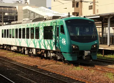 Train hybride diesel-électrique de la JR