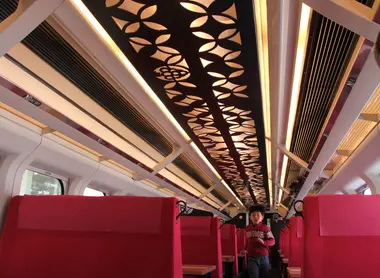 Design intérieur du shinkansen Toreiyu Tsubasa