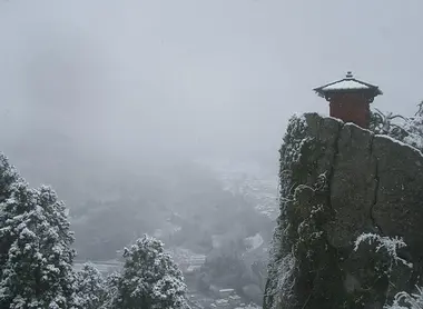 Le Nokyodo du temple Risshakuji à Yamagata Le Nokyodo du temple Risshakuji à Yamagata