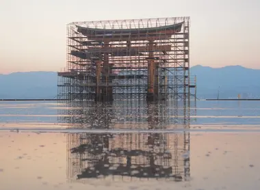 Le Torii du sanctuaire d'Itsukushima à Miyajima est en travaux.