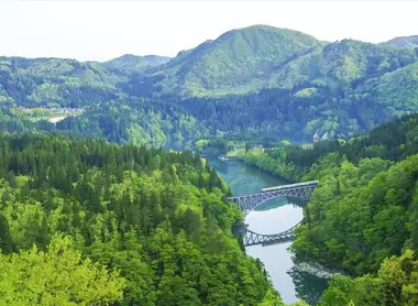 Pont sur la rivière Daiichi Tadami  Pont sur la rivière Daiichi Tadami