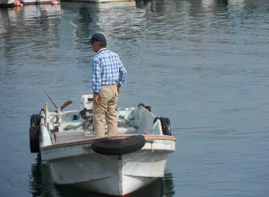 Le tamae, l'homme qui accompagne les ama en mer