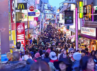 Takeshita-dori La ruelle piétonne Takeshita-dori dans le quartier de Harajuku