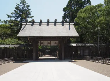 L'entrée de Miyazaki-jingu L'entrée de Miyazaki-jingu