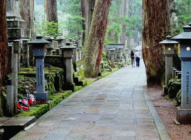 Der Friedhof Okunoin in Koyasan