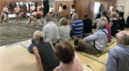 日本での活動：朝の相撲稽古