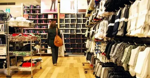 Pasillo de la tienda Uniqlo.