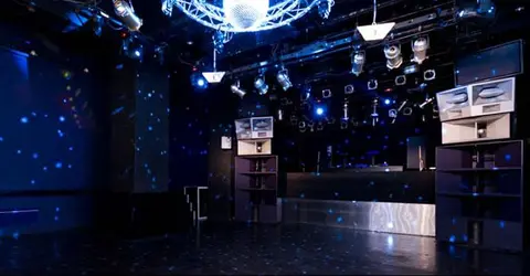 Grand Café, el sitio para bailar en Osaka. Grand Café, el sitio para bailar en Osaka.