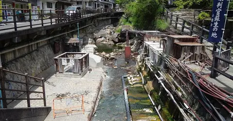 Onsen Yunomine una de las aguas termales más antiguas  de Kumano.