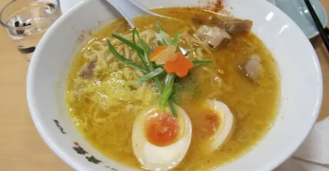 La spécialité de la ville : les râmen à la sauce soja La spécialité de la ville : les râmen à la sauce soja