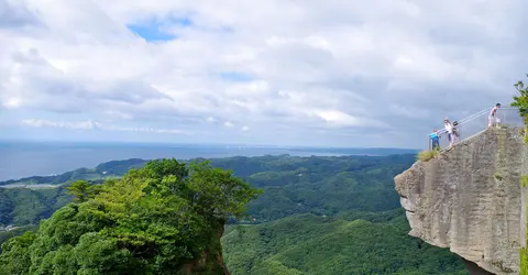 Le balcon naturel, jigoku nozoki au mont Nokogiriyama Le balcon naturel, jigoku nozoki au mont Nokogiriyama