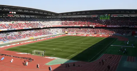 Le stade Nissan lors d'un match de J-League entre Yokohama F. Marinos et les Urawa Reds Le stade Nissan lors d'un match de J-League entre Yokohama F. Marinos et les Urawa Reds