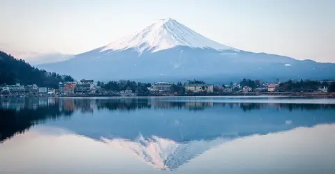 Le mont Fuji vu depuis le lac Kawaguchi Le mont Fuji vu depuis le lac Kawaguchi