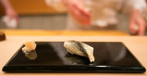 Sushi de kohada, poisson de la famille du hareng (Dorosoma cepedianum) Sushi de kohada, poisson de la famille du hareng (Dorosoma cepedianum)